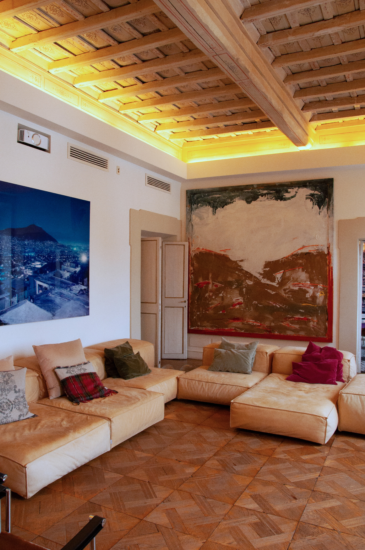 Salone di rappresentanza in palazzo storico romano